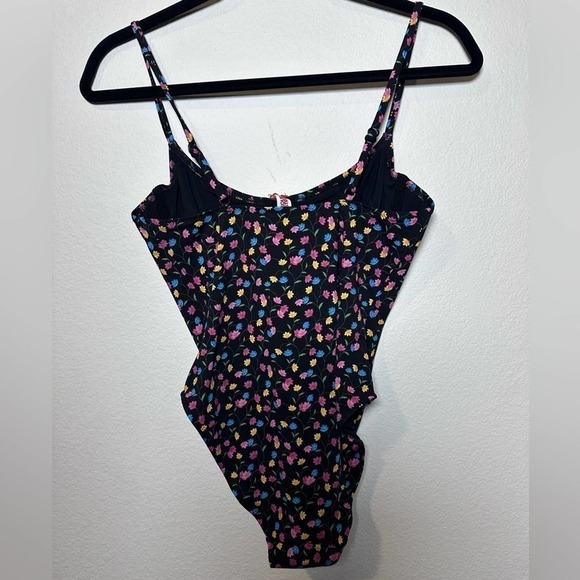 NWT- Solid & Striped Taylor floral-print swimsuit Underwire one piece - Picture 5 of 5